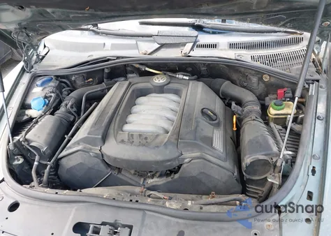 2004 Volkswagen Touareg V8 из США, поврежденный, VIN WVGCM77L24D061029